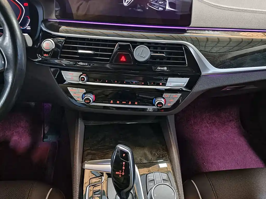 BMW 5 Series 2021 525Li Luxury Package купить на сайте DeffCars