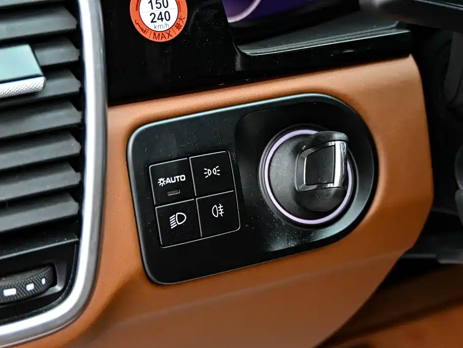 Cayenne New Energy 2023 Cayenne E-Hybrid 2.0T Platinum Edition купить на сайте DeffCars