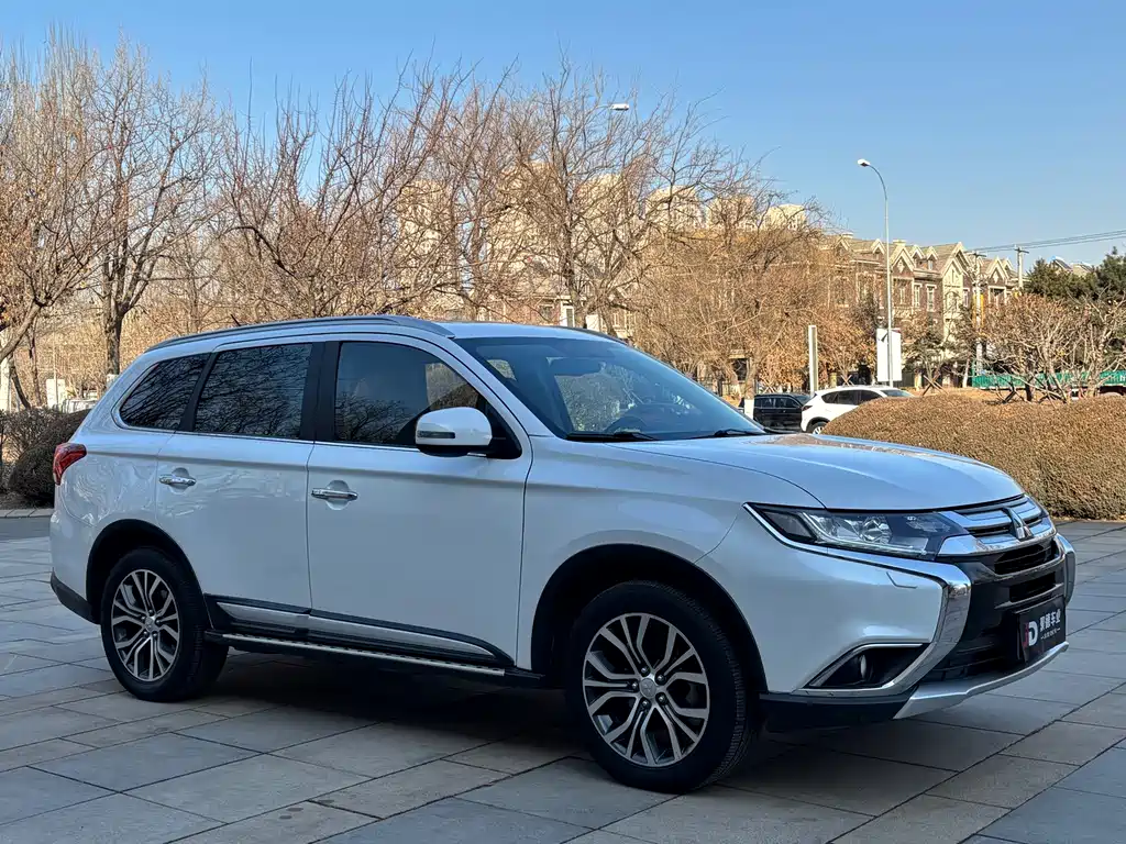 Outlander 2016 2.4L four-wheel drive elite version 5 seats купить на сайте DeffCars