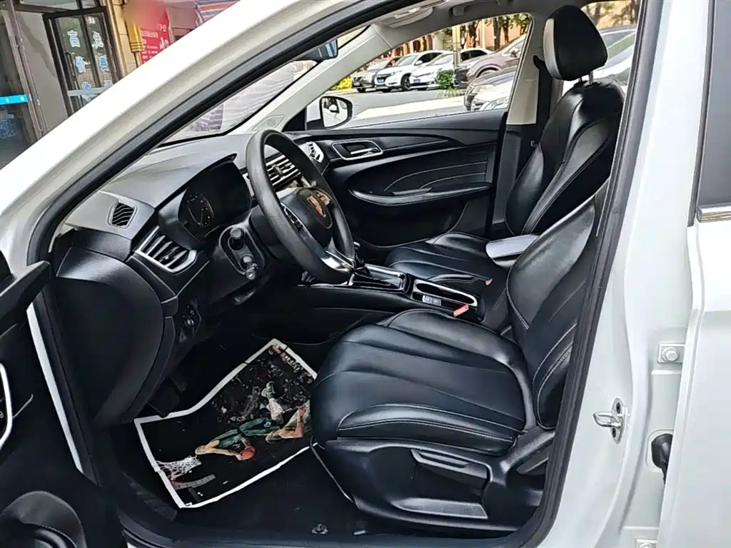 Roewe i5 2019 1.5L automatic 4G Internet Langham Edition купить на сайте DeffCars