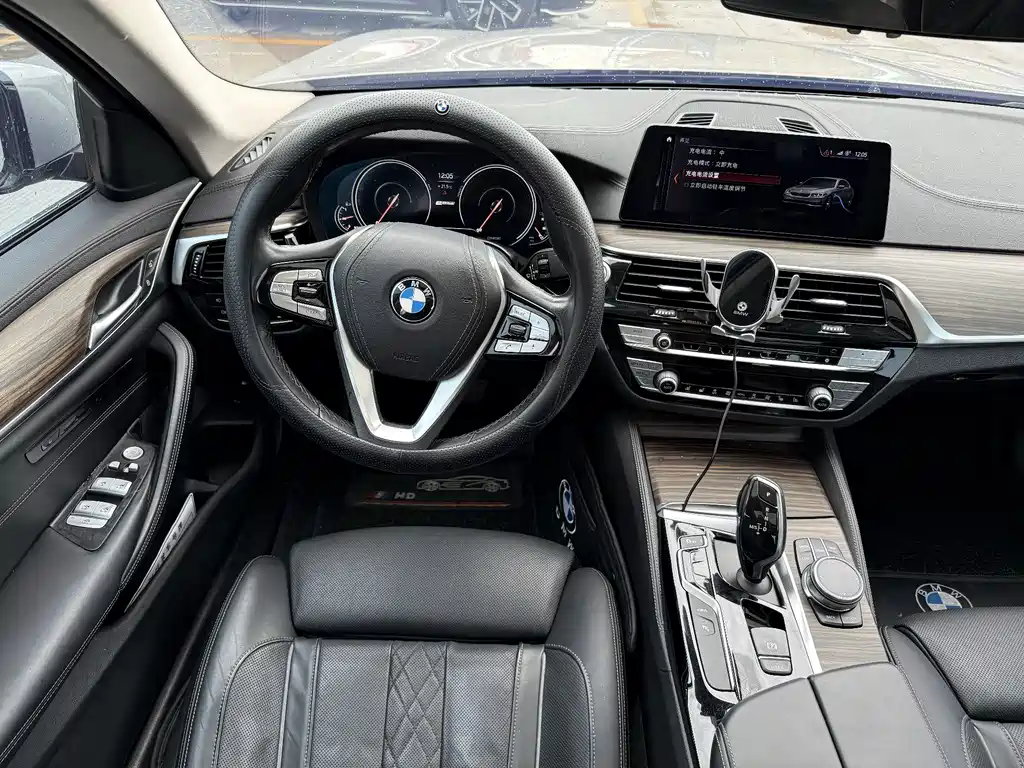 BMW 5 Series New Energy 2018 530Le Luxury Package купить на сайте DeffCars