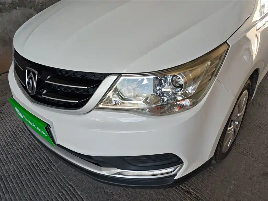 Baojun 730 2016 1.5L manual value model 7 seats National V купить на сайте DeffCars