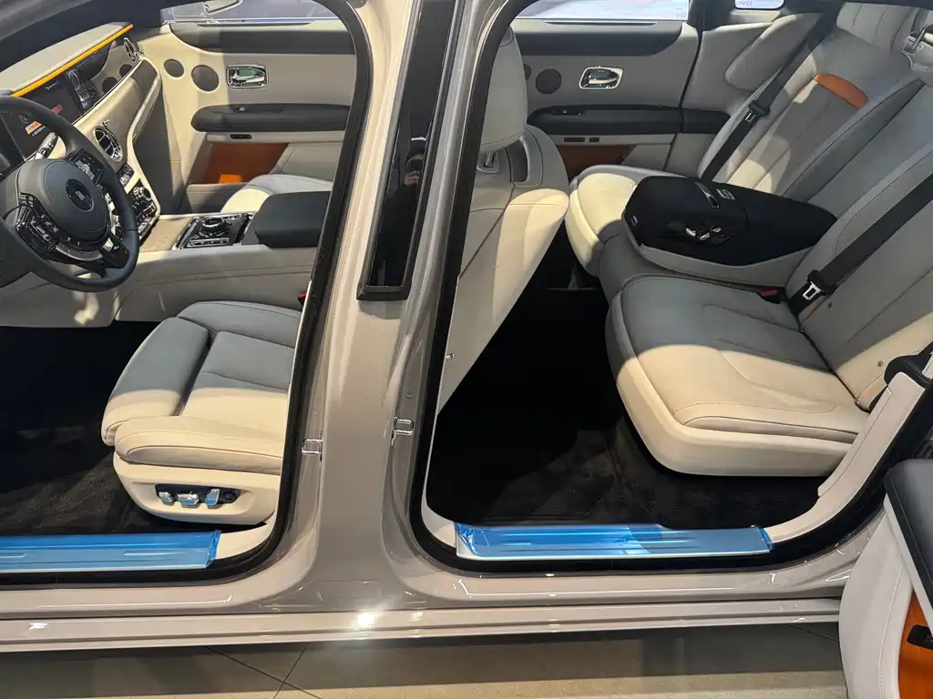 Ghost 2024 6.7T long wheelbase version купить на сайте DeffCars