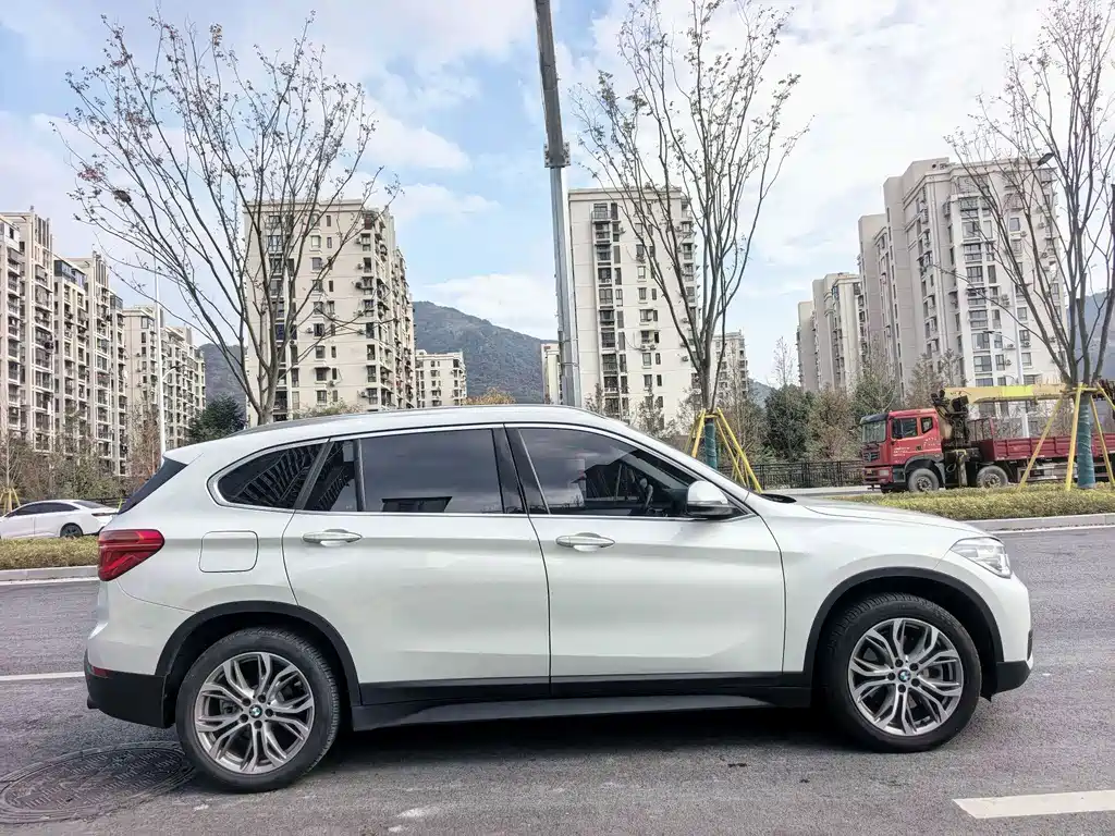 BMW X1 2019 sDrive20Li leading model купить на сайте DeffCars
