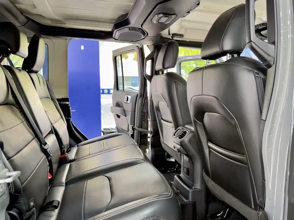 Wrangler New Energy 2021 Four-door 2.0T 4xe Sahara First Edition купить на сайте DeffCars
