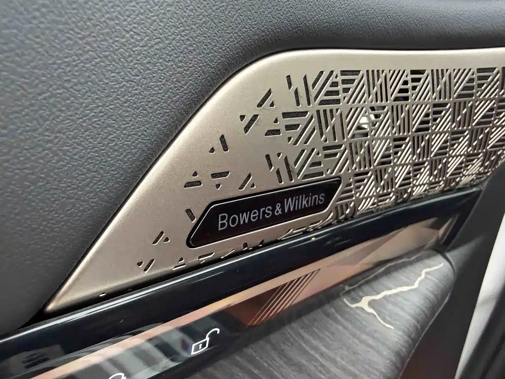 BMW 5 Series 2025 530Li Exclusive M Sports Package купить на сайте DeffCars