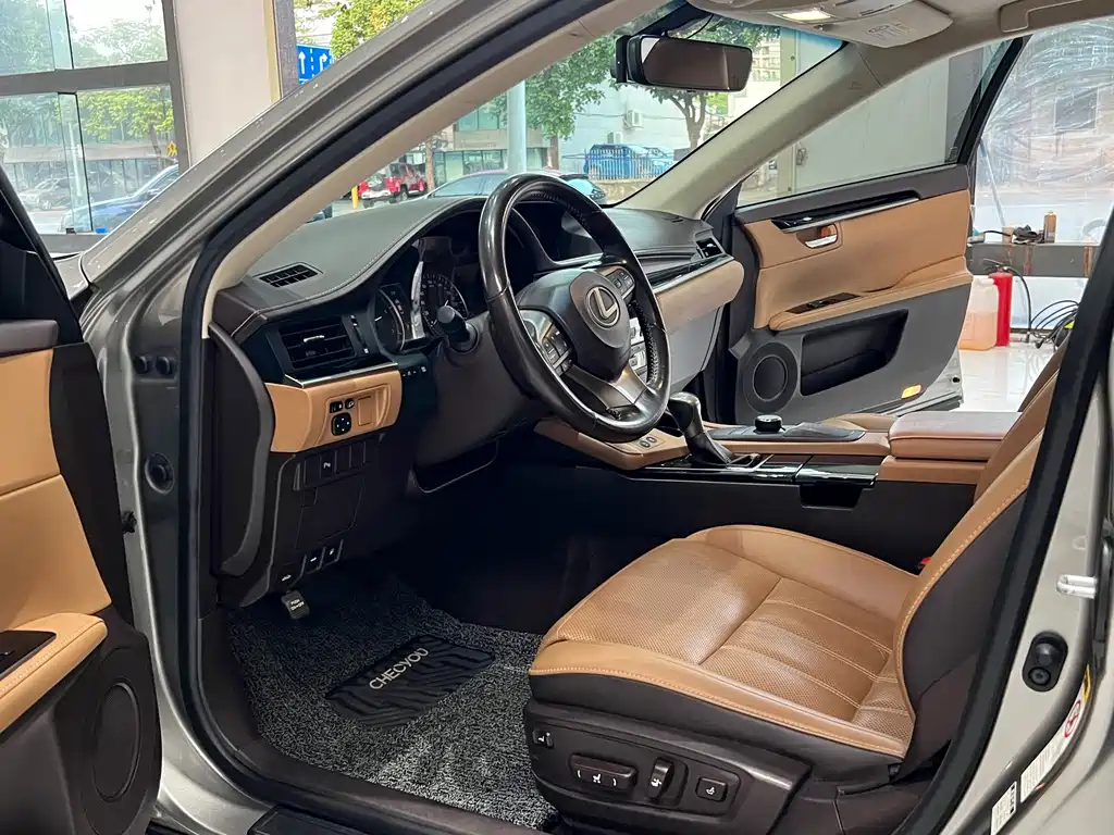Lexus ES 2015 200 Elite Edition купить на сайте DeffCars
