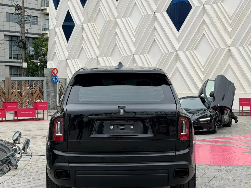 Cullinan 2018 four-seat version купить на сайте DeffCars