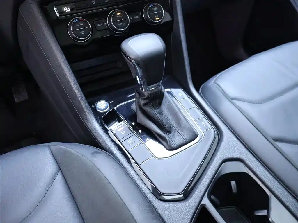Tiguan L 2020 330TSI automatic two-wheel drive panoramic comfort version National VI купить на сайте DeffCars