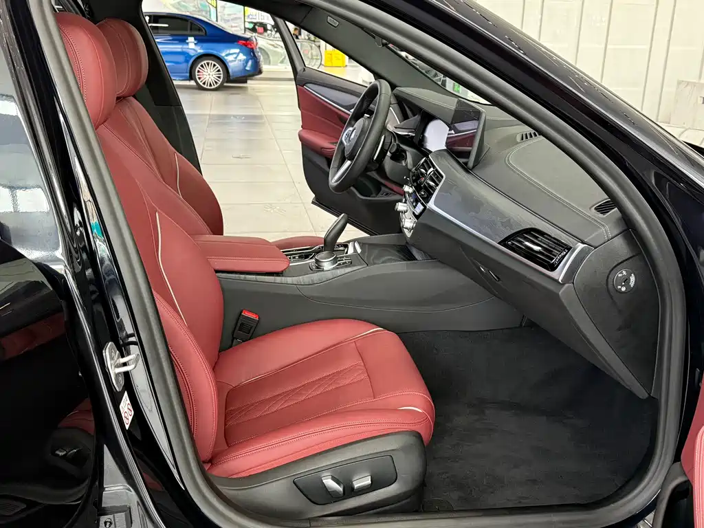 BMW 5 Series 2021 530Li Leading M Sports Package купить на сайте DeffCars