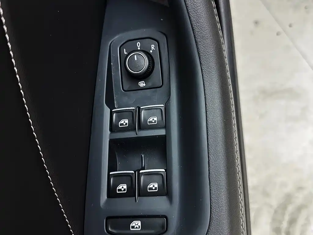 Magotan 2023 2 million commemorative edition 280TSI DSG comfort model купить на сайте DeffCars