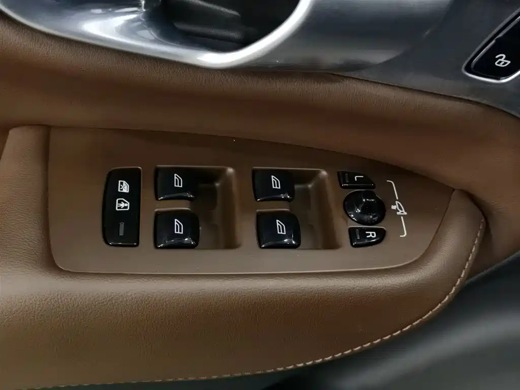 Volvo XC90 plug-in hybrid 2024 T8 Zhizun Deluxe Edition 7 seats купить на сайте DeffCars