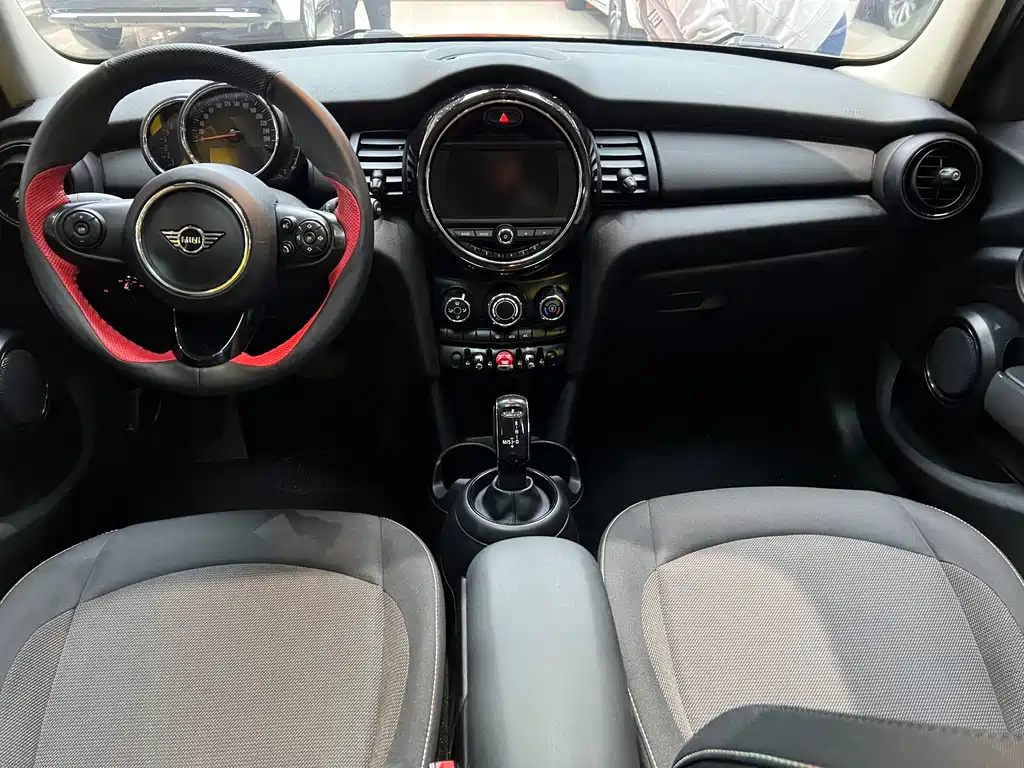 MINI 2019 1.5T ONE five-door version купить на сайте DeffCars