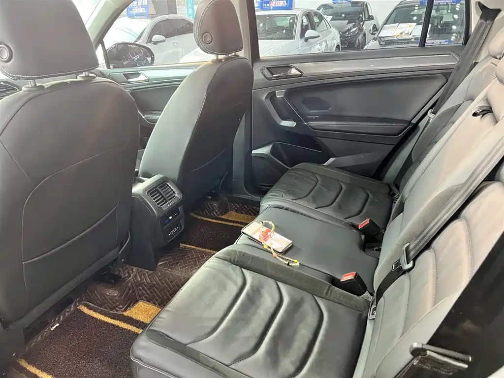 Tiguan L 2021 330TSI automatic two-wheel drive R-Line version купить на сайте DeffCars