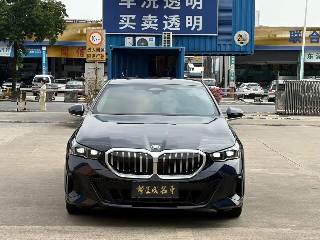 BMW 5 Series 2025 530Li Exclusive M Sports Package купить на сайте DeffCars