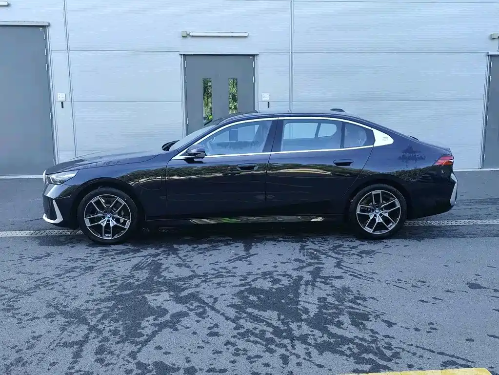 BMW i5 2024 eDrive 35L Luxury Package купить на сайте DeffCars