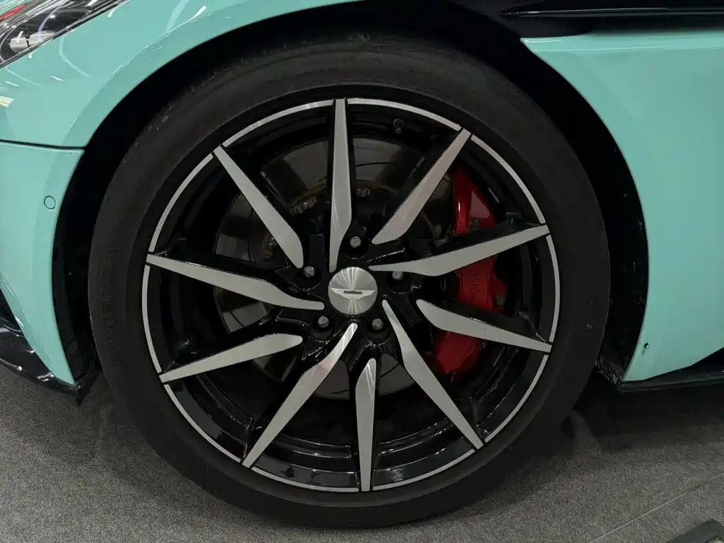 Aston Martin DB11 2017 4.0T V8 купить на сайте DeffCars