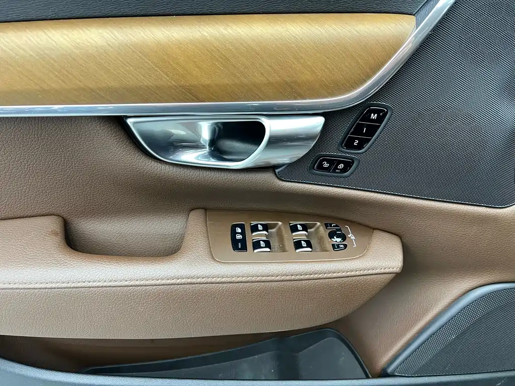 Volvo S90 Plug-in Hybrid 2020 T8 E-Drive Hybrid Zhiyi Luxury Edition купить на сайте DeffCars