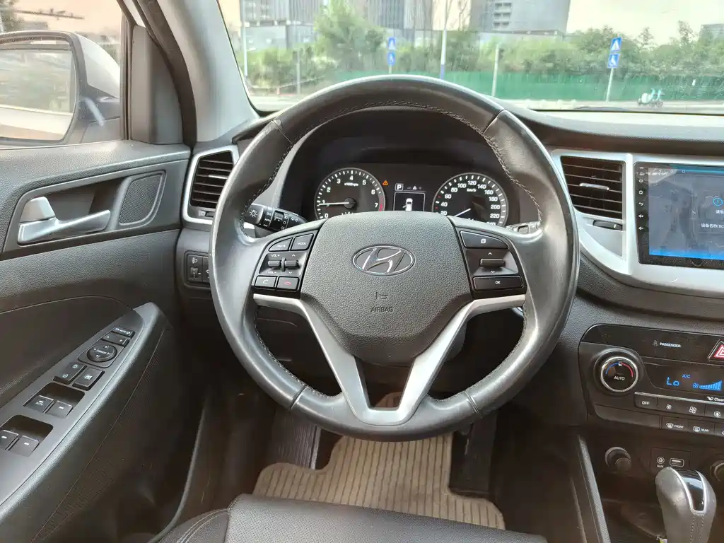 Tucson 2015 1.6T dual-clutch two-wheel drive intelligent model купить на сайте DeffCars