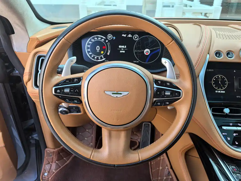 Aston Martin DBX 2022 4.0T V8 купить на сайте DeffCars