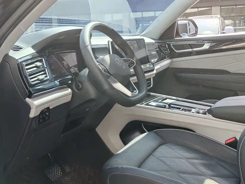 Touron 2024 530 V6 four-wheel drive luxury version купить на сайте DeffCars