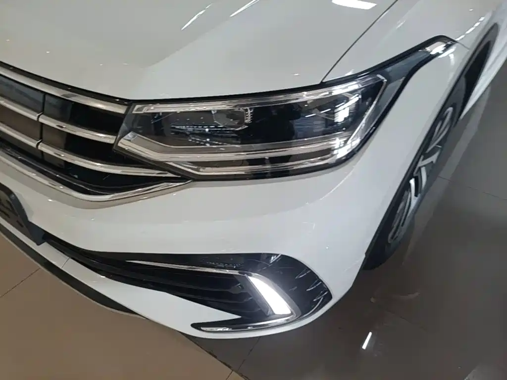 Tiguan L plug-in hybrid 2023 430PHEV plug-in hybrid premium version купить на сайте DeffCars