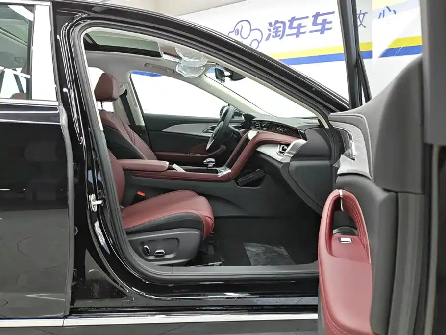 Hongqi H5 PHEV 2025 130 super hybrid version купить на сайте DeffCars