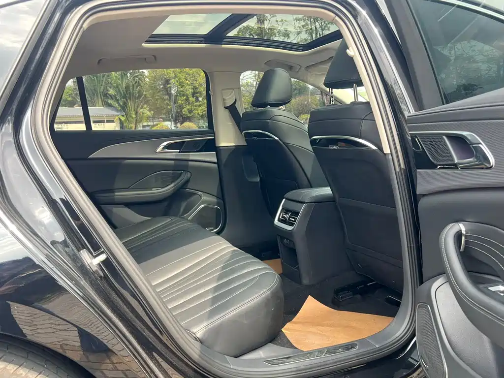 Hongqi H5 2023 2.0T Automatic Zhilianqichang Edition купить на сайте DeffCars