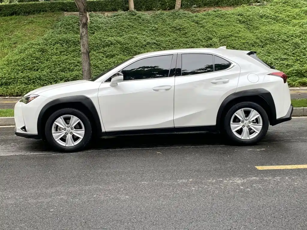 Lexus UX 2022 260h Discovery Edition купить на сайте DeffCars
