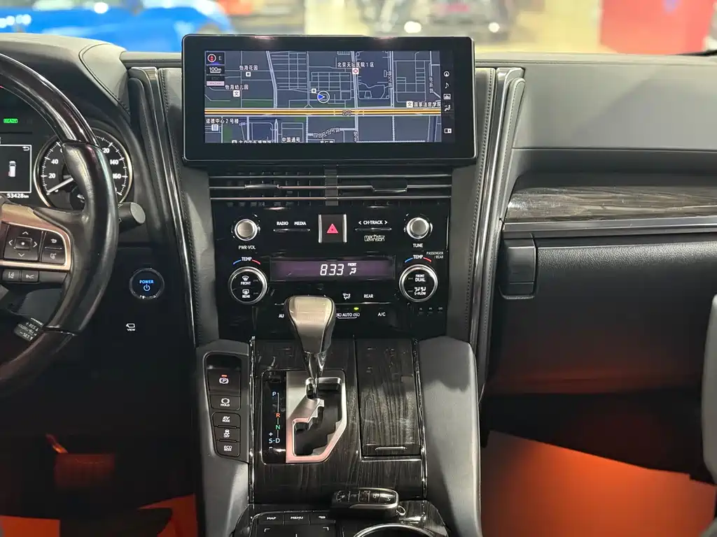Lexus LM 2020 300h seven-seater elegant version купить на сайте DeffCars