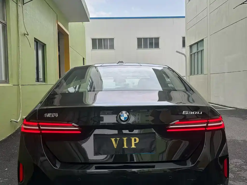 BMW 5 Series 2026 530Li Leading M Sports Package купить на сайте DeffCars