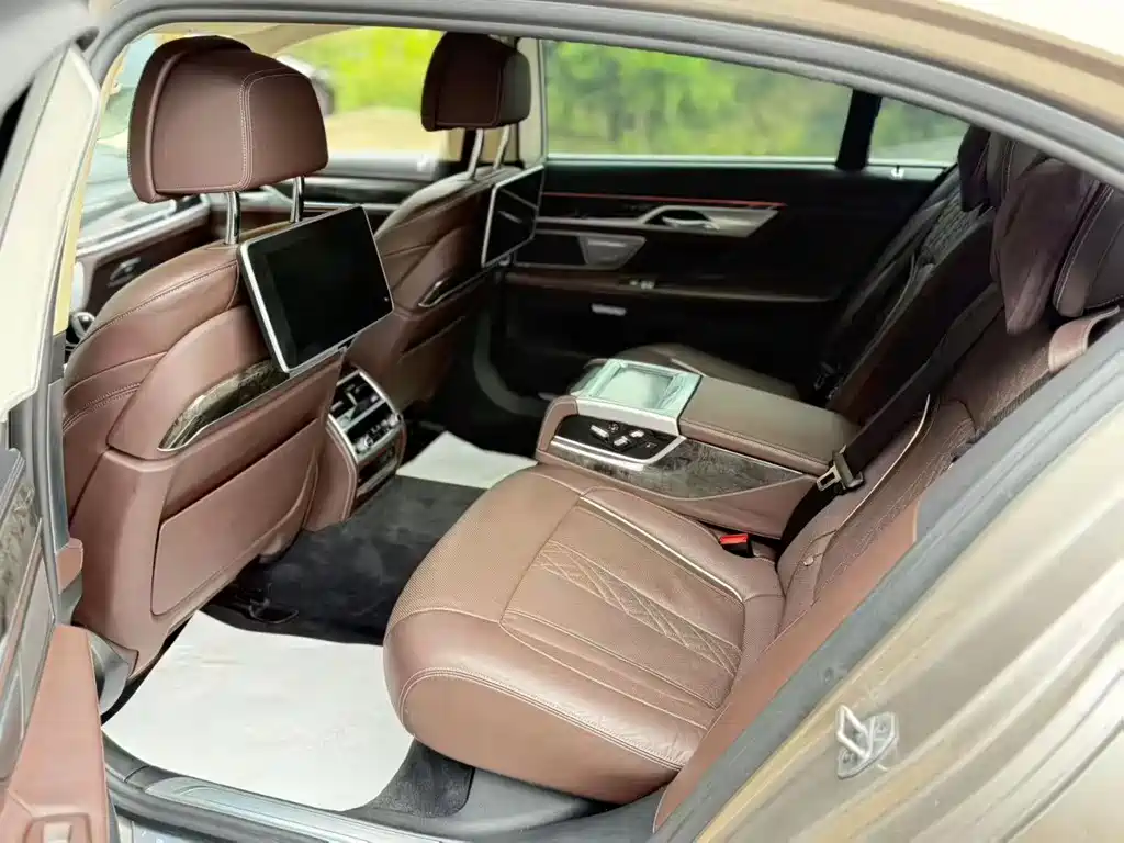 BMW 7 Series 2018 740Li Leading Excellence Package купить на сайте DeffCars