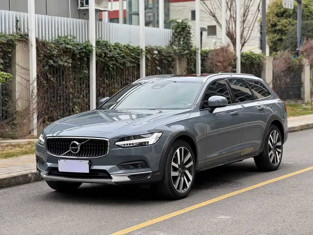Volvo V90 2023 Cross Country B5 AWD Smart Edition купить на сайте DeffCars