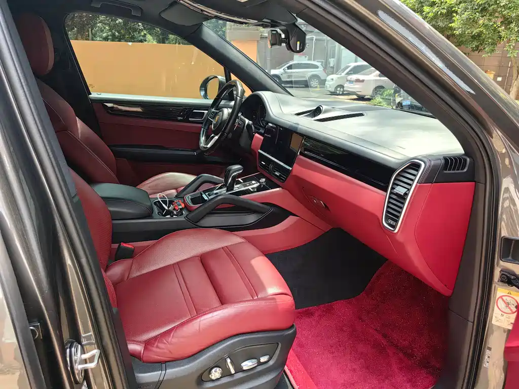 Cayenne New Energy 2022 Cayenne E-Hybrid 2.0T Platinum Edition купить на сайте DeffCars