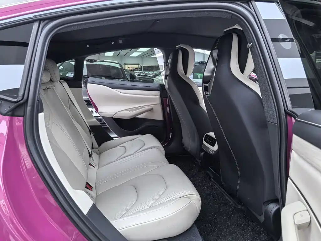 Xiaomi SU7 2024 rear-drive ultra-long battery life high-end smart driving Pro version купить на сайте DeffCars
