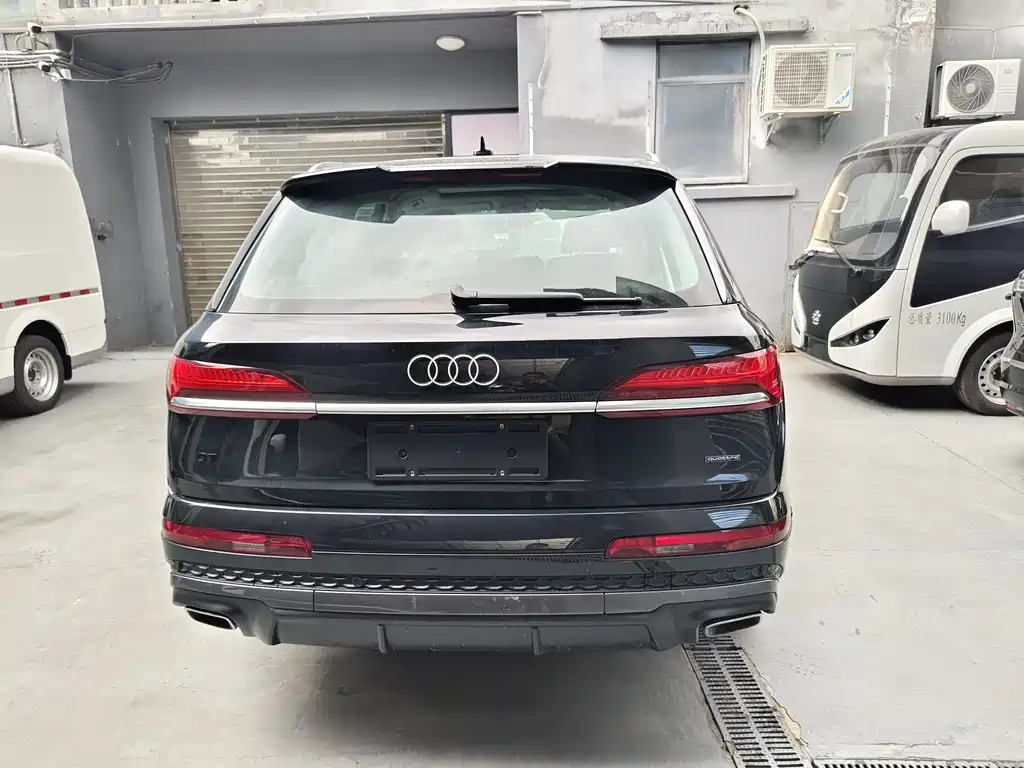 Audi Q7 2025 55 TFSI quattro S line sports купить на сайте DeffCars