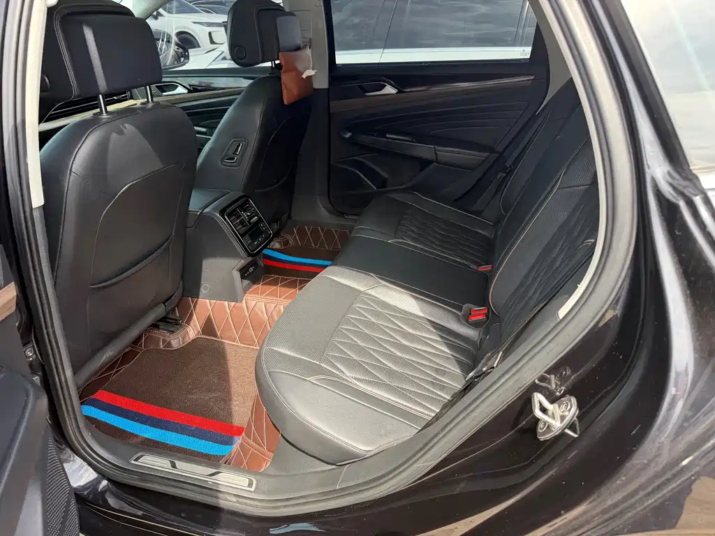 Passat 2020 330TSI Deluxe Edition National VI купить на сайте DeffCars