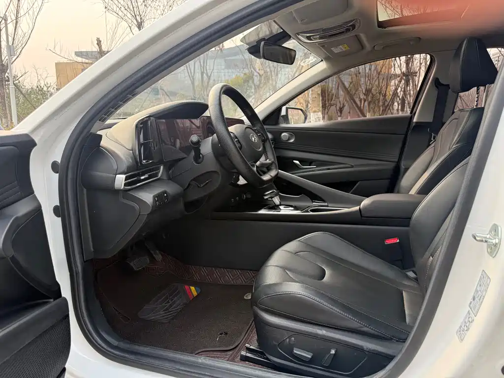 Elantra 2021 1.5L CVT LUX Premium Edition купить на сайте DeffCars