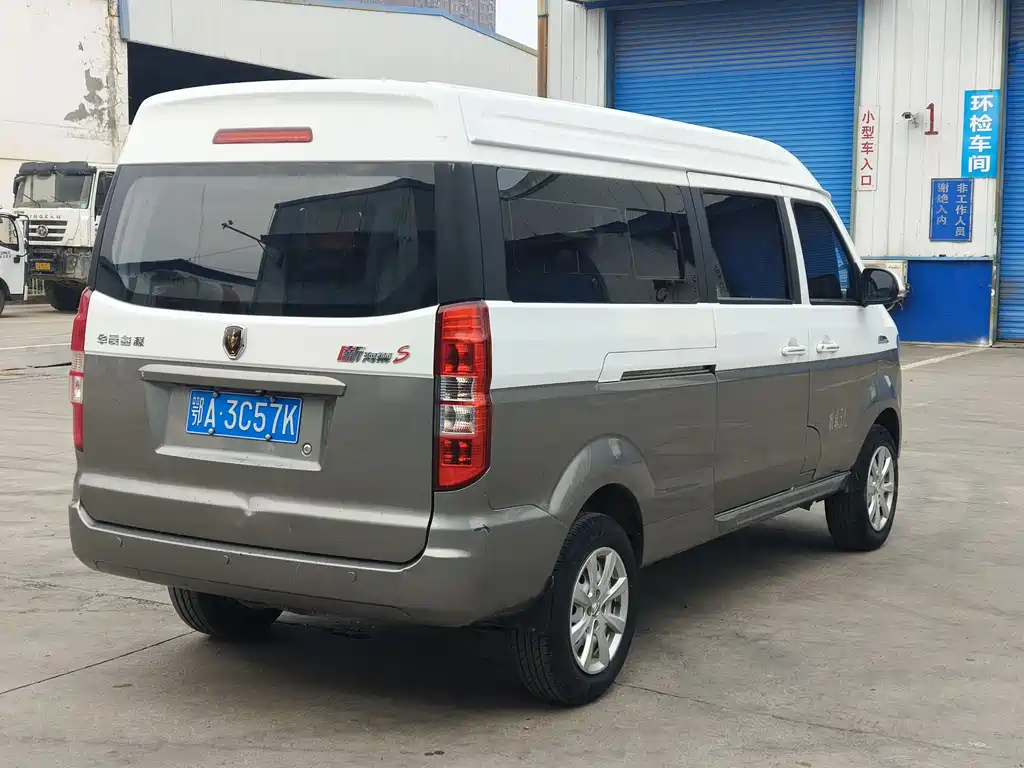 New Hiace S 2023 1.5L Fortune Edition Bus 5/6/7 Seats Central Air Conditioning Version SWC15M купить на сайте DeffCars