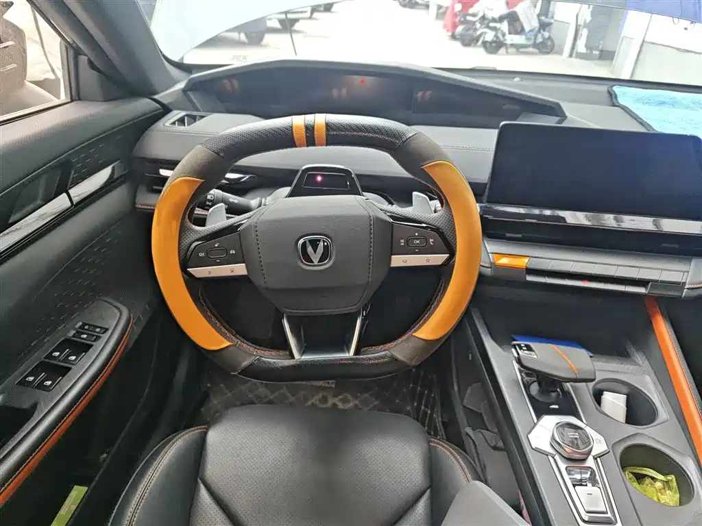 Changan UNI-V 2022 1.5T premium model купить на сайте DeffCars