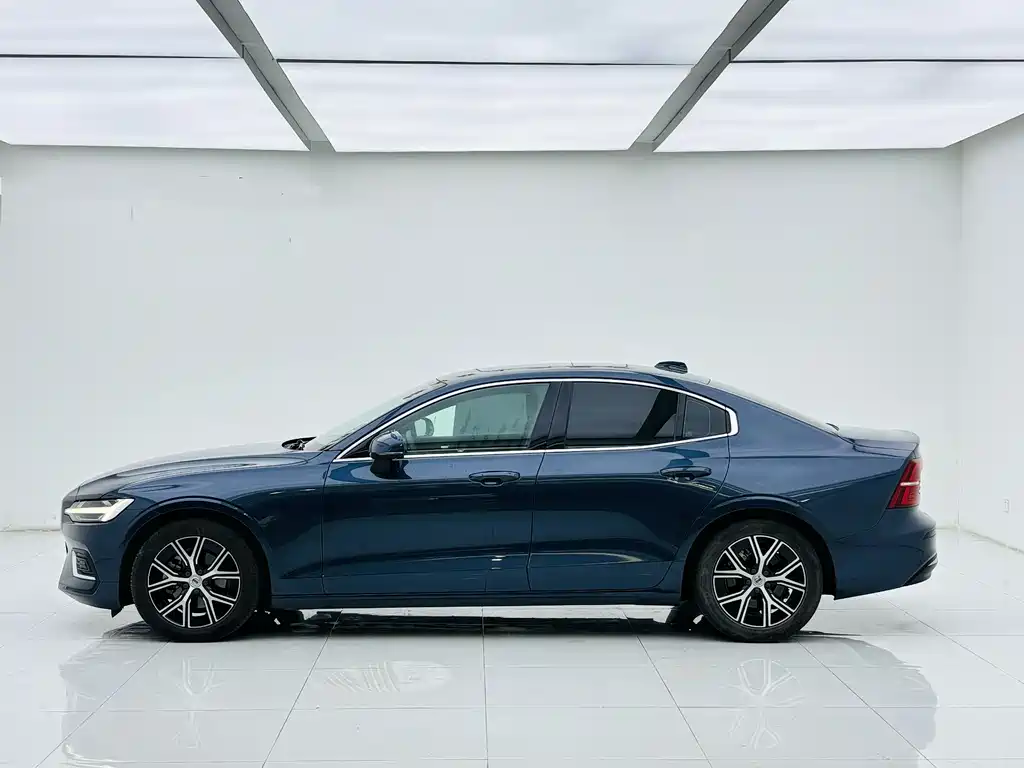 Volvo S60 2023 B4 Zhiyuan Luxury Edition купить на сайте DeffCars
