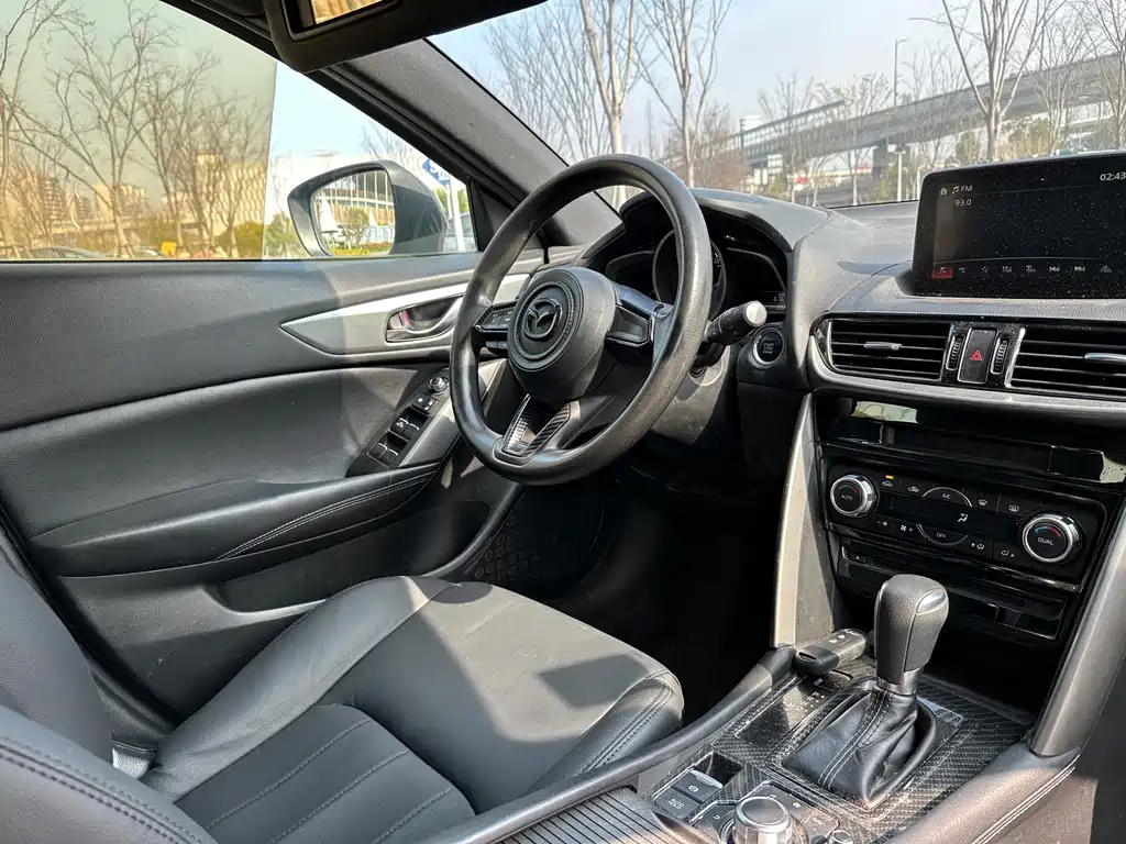 Mazda CX-4 2018 2.0L automatic two-wheel drive blue sky grade technology limited edition купить на сайте DeffCars