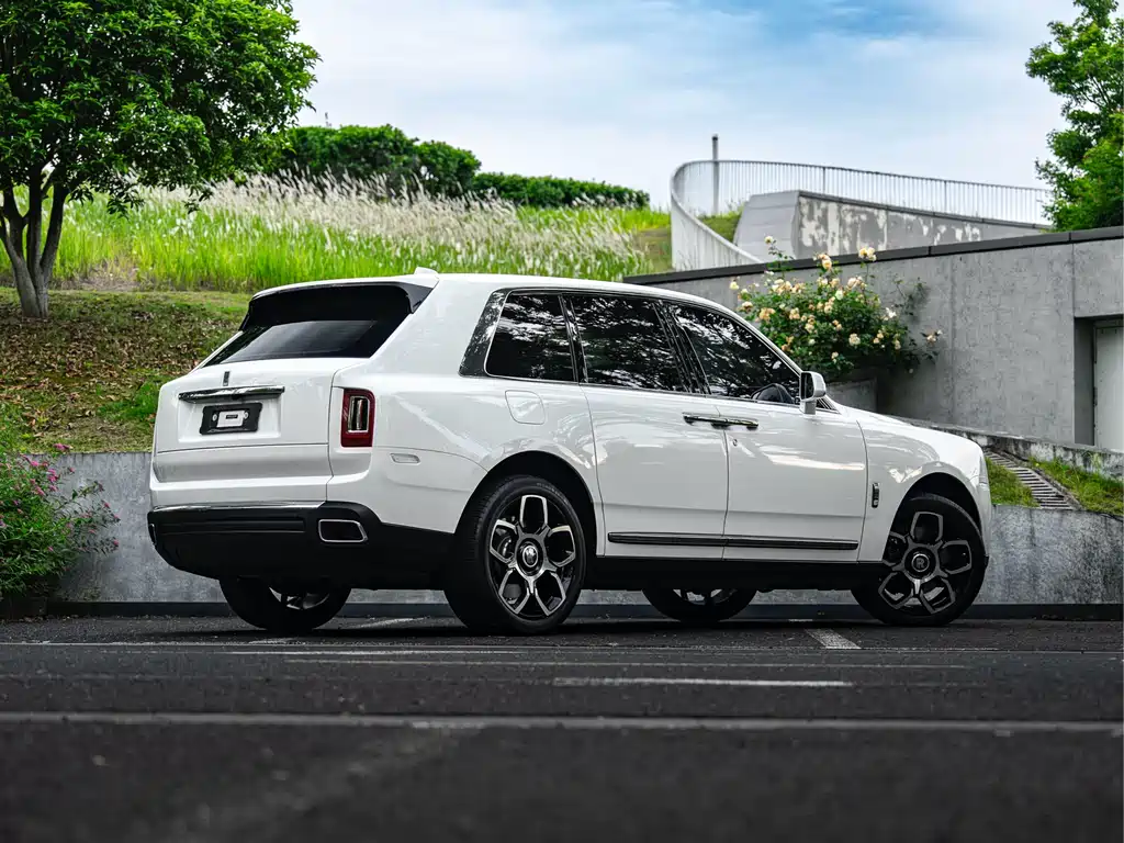 Cullinan 2018 four-seat version купить на сайте DeffCars