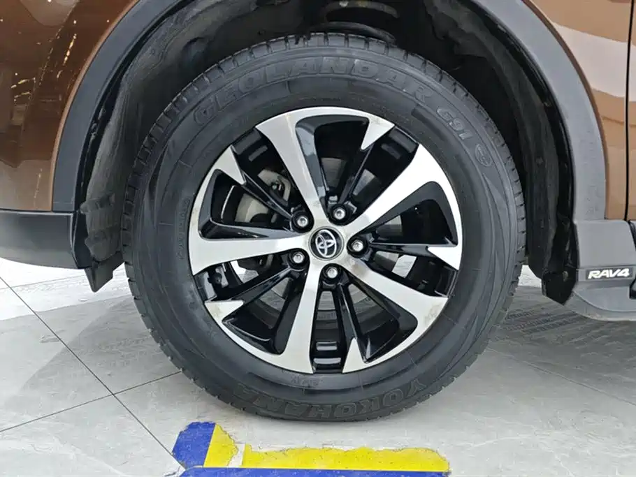 RAV4 Rongfang 2016 2.0L CVT two-wheel drive fashion version National V купить на сайте DeffCars