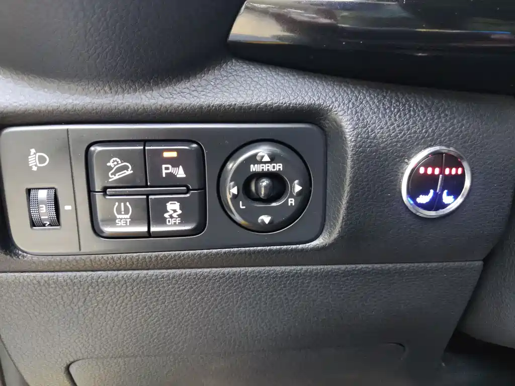 Yipao 2021 1.4L CVT fun sunroof model купить на сайте DeffCars