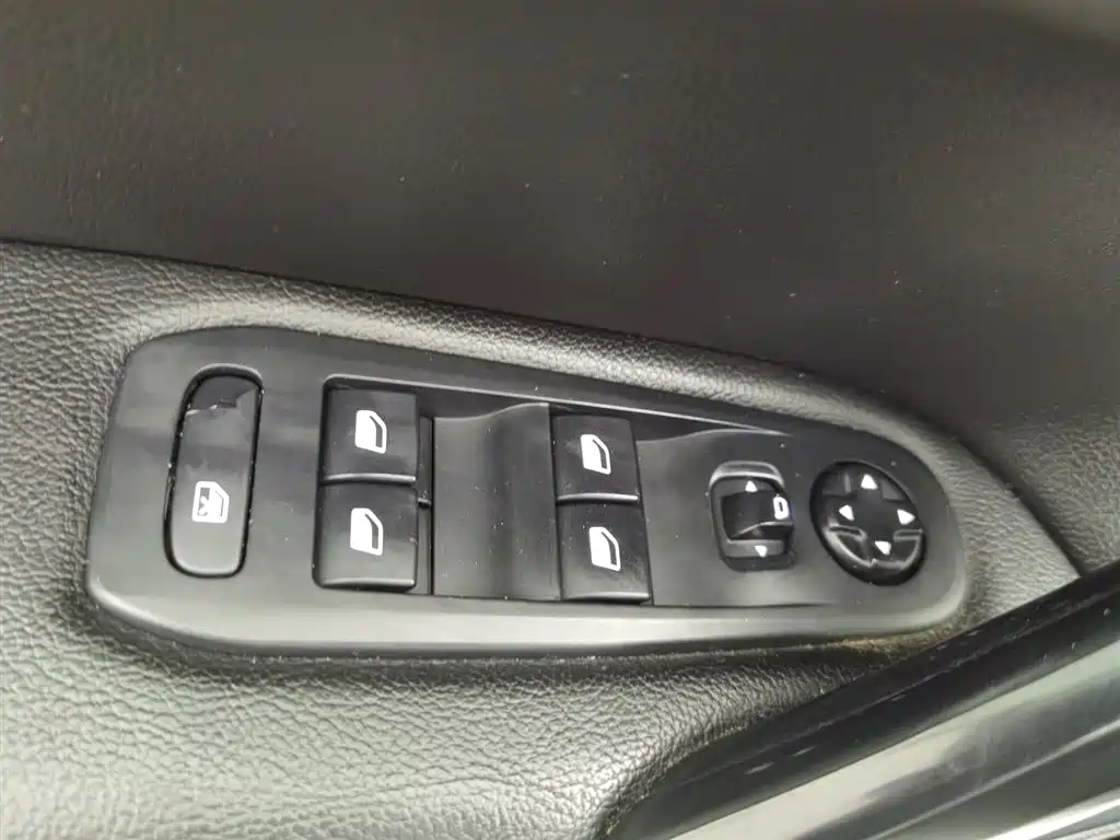 Peugeot 408 2015 1.2T automatic luxury version купить на сайте DeffCars