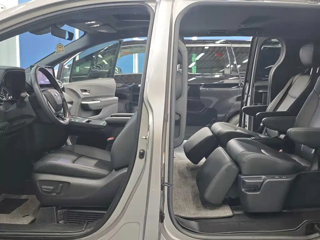 SIENNA 2024 2.5L Hybrid Premium Edition купить на сайте DeffCars