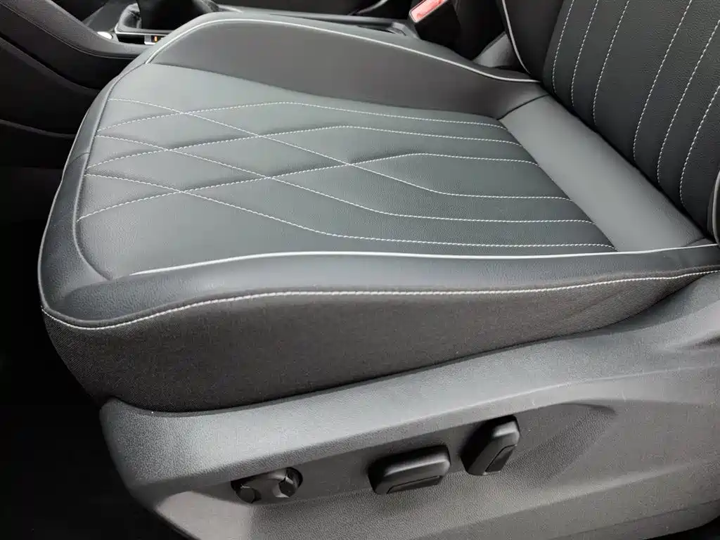 Tiguan L 2024 Outstanding Model 330TSI Automatic Two-wheel Drive R-Line Longyao Edition купить на сайте DeffCars