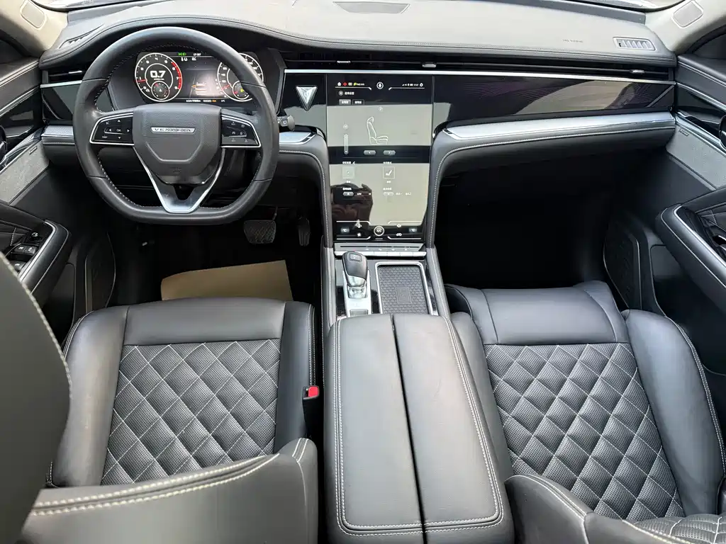 Venucia 2021 260T automatic 48V mild hybrid supercharged Xingyao version купить на сайте DeffCars