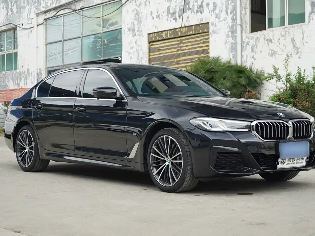 BMW 5 Series 2023 facelift 530Li leading M sports package купить на сайте DeffCars